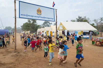 របាយការណ៍ ៖ សិស្សជាង៣ពាន់នាក់ កំពុងរៀននៅសាលាបណ្តោះអាសន្ន ក្នុង​ជំរំសុវត្ថិភាព ខណៈជិត៨ពាន់នាក់កំពុងផ្ញើខ្លួនរៀននៅតាមសាលាក្នុងរាជធានីខេត្តចំនួន២០