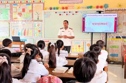 រដ្ឋមន្រ្តីមុខងារសាធារណៈ ៖ ពីថ្ងៃនេះទៅមុខ គ្រូបង្រៀនបឋមសិក្សា យ៉ាងហោចណាស់ ត្រូវមានកម្រិតបរិញ្ញាបត្រ