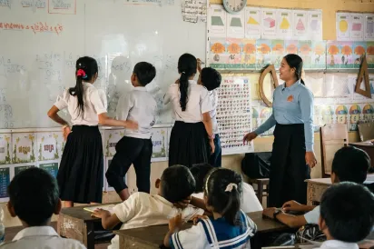 ក្រសួងអប់រំជ្រើសរើសគ្រូបង្រៀនមធ្យមសិក្សា ៥០០នាក់ ដើម្បីបណ្តុះបណ្តាលក្នុងកម្មវិធីលើកកម្ពស់គុណវុឌ្ឍិគ្រូបង្រៀន ជំនាន់ទី១