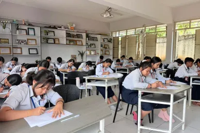 ក្រសួងអប់រំគ្រោងអនុវត្តការបង្រៀន និងរៀនតាមអនឡាញ នៅកម្រិតមធ្យមសិក្សា ចំពេលវិបត្តិតម្លៃប្រេងឥន្ទនៈកើនឡើង