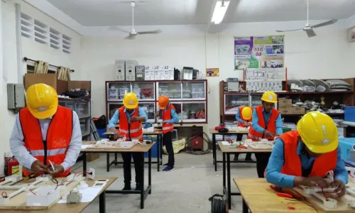 យុវជនប្រមាណ ១២ម៉ឺននាក់ ទទួលការបណ្តុះបណ្តាលជំនាញពីកម្មវិធី TVET ១.៥M របស់រាជរដ្ឋាភិបាល