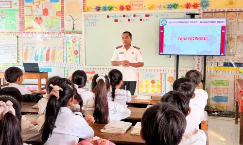 រដ្ឋមន្រ្តីមុខងារសាធារណៈ ៖ ពីថ្ងៃនេះទៅមុខ គ្រូបង្រៀនបឋមសិក្សា យ៉ាងហោចណាស់ ត្រូវមានកម្រិតបរិញ្ញាបត្រ