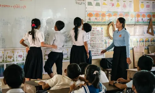 ក្រសួងអប់រំជ្រើសរើសគ្រូបង្រៀនមធ្យមសិក្សា ៥០០នាក់ ដើម្បីបណ្តុះបណ្តាលក្នុងកម្មវិធីលើក​កម្ពស់គុណវុឌ្ឍិគ្រូបង្រៀន ជំនាន់ទី១