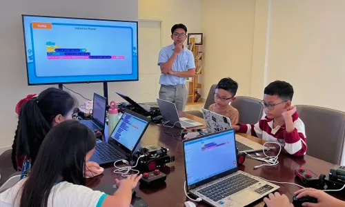 ស្ថាបនិក Uot AI &amp; STEM ៖ ការបង្រៀនកុមារឱ្យចេះសរសេរកូដតាំងពីក្មេង នឹងជួយពួកគេក្លាយជាអ្នកបង្កើតបច្ចេកវិទ្យាទៅថ្ងៃអនាគត