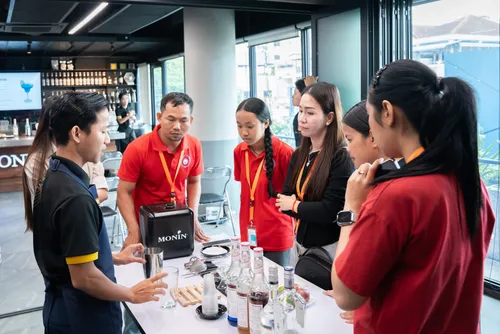 រៀនជំនាញសេវាកម្មម្ហូបអាហារ និងភេសជ្ជៈ ឥតគិតថ្លៃ សម្រាប់អ្នកសេដ្ឋកិច្ចក្រៅប្រព័ន្ធ