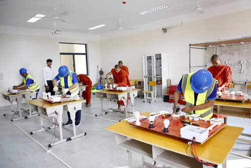 វិទ្យាស្ថានពហុបច្ចេកទេសខេត្តបន្ទាយមានជ័យ ផ្តល់អាហារូបករណ៍១០០% សម្រាប់ការសិក្សាជំនាញរយៈពេលខ្លី