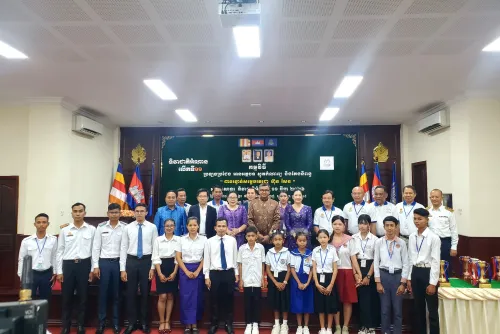 អបអរទិវាជាតិអំណាន! ក្រសួងអប់រំ ប្រកាសជ័យលាភី "ពានរង្វាន់សម្តេចតេជោ សែន​" ផ្នែកអាន ស្មូត និងតែងនិពន្ធ