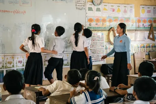 ក្រសួងអប់រំជ្រើសរើសគ្រូបង្រៀនមធ្យមសិក្សា ៥០០នាក់ ដើម្បីបណ្តុះបណ្តាលក្នុងកម្មវិធីលើក​កម្ពស់គុណវុឌ្ឍិគ្រូបង្រៀន ជំនាន់ទី១