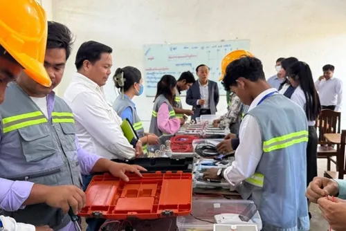 កម្មវិធី "គន្លងអប់រំថ្មី" នឹងបង្កើនឱកាសការងារសម្រាប់សិស្សក្នុងវិស័យបច្ចេកទេស និងវិជ្ជាជីវៈ