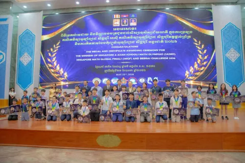 សិស្សកម្ពុជា ជិត១ពាន់នាក់ ឈ្នះមេដាយ និងវិញ្ញាបនបត្រ ពីការប្រឡងគណិតវិទ្យា និងការគិតតាមបែបកុំព្យូទ័រ អូឡាំព្យាដ អន្តរជាតិ-សិង្ហបុរី ២០២៦