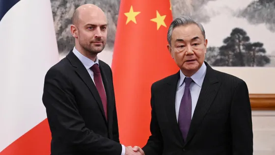 បារាំង ចាប់ដៃ ចិន ពន្លត់ភ្លើងសង្គ្រាមនៅមជ្ឈិមបូព៌ា - AMS Article Thumbnail