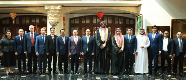 សភាពាណិជ្ជកម្មកម្ពុជា ជំរុញឱ្យមានជើងហោះហើរត្រង់រវាងកម្ពុជា-អារ៉ាប៊ីសាអូឌីត ដើម្បីជំរុញពាណិជ្ជកម្ម​ និងការវិនិយោគទ្វេភាគី - AMS Article Thumbnail