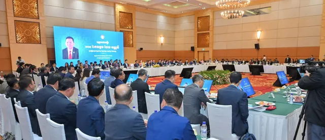 សេចក្តីព្រាងយុទ្ធសាស្ត្រ​ជាតិស្តីពីការអភិវឌ្ឍសហគ្រាសធុន​មីក្រូ តូច និង​មធ្យម កំពុងបន្តពិគ្រោះយោបល់ - AMS Article Thumbnail