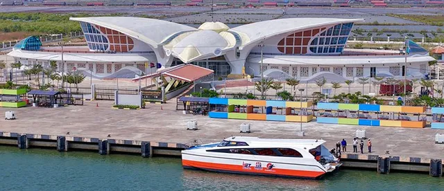 ការដឹកជញ្ជូនអ្នកដំណើរពីកំពង់ផែទេសចរណ៍អន្តរជាតិកំពត ទៅកោះត្រល់ កំពុងរង់ចាំការសម្រេចពីវៀតណាម - AMS Article Thumbnail