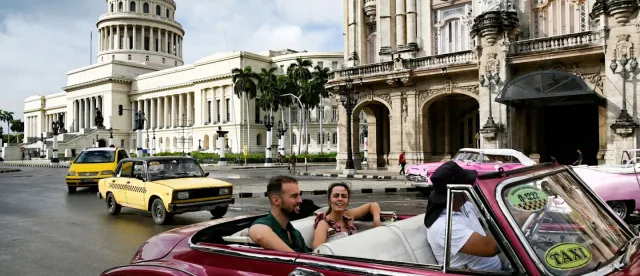 គុយបា ប្រទេសដែលខ្លាំងលើវិស័យទេសចរណ៍ បានធ្លាក់ក្នុងវិបត្តិដ៏ធ្ងន់ធ្ងរមិនធ្លាប់មានដោយសារកង្វះខាតប្រេង - AMS Article Thumbnail