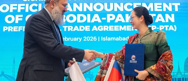 កម្ពុជា-ប៉ាគីស្ថាន ចាប់ដៃគ្នាពង្រីកពាណិជ្ជកម្មឱសថ និងឧស្សាហកម្មកាត់ដេរ - AMS Article Thumbnail