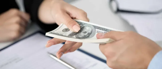 អ្នកជំនាញជំរុញឱ្យពលរដ្ឋប្រើប្រាស់កម្ចីឥណទានដោយទំនួលខុសត្រូវខ្ពស់ ខណៈចំនួនអ្នកប្រើប្រាស់នៅកម្ពុជាមានដល់ជាង ៥ លាននាក់ - AMS Article Thumbnail