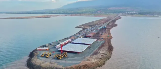 កំពង់ផែកំពត ​ឡូជីស្ទីក​ ទំហំ​ជាង ​១០លានម៉ែត្រ​ការ៉េ​ នឹងជួយ​ជំរុញ​ឱ្យ​ការធ្វើពាណិជ្ជកម្ម​​ កម្ពុជា-អន្តរជាតិ កាន់តែងាយស្រួ​ល​ - AMS Article Thumbnail