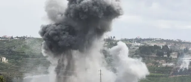 ការស្រាវជ្រាវរបស់ ADB បង្ហាញថា ការអូសបន្លាយនៃជម្លោះមជ្ឈិមបូព៌ាអាចប៉ះពាល់ដល់កំណើនសេដ្ឋកិច្ច និងអតិផរណា នៅអាស៊ី និងប៉ាស៊ីហ្វិក - AMS Article Thumbnail