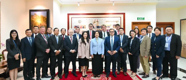 NBC និង EU-ABC លើកកម្ពស់ទំនាក់ទំនងផ្នែកធុរកិច្ច និងវិនិយោគក្នុងវិស័យធនាគារ និងហិរញ្ញវត្ថុ - AMS Article Thumbnail