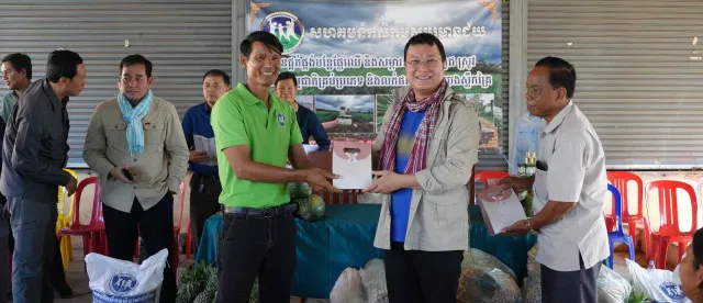 សហគមន៍កសិកម្មទំនើប បន្លែសំបូរមានជ័យ ពង្រីកផលិតផលថ្មីៗ ដើម្បីជីវភាពកសិករកាន់តែរីកចម្រើន - AMS Article Thumbnail