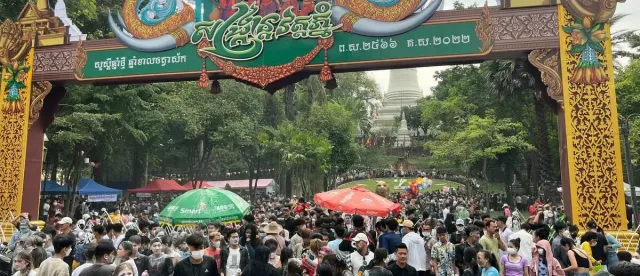 អ្នកជំនាញណែនាំឱ្យ​ពលរដ្ឋកាត់បន្ថយការចំណាយណាដែលមិនចាំបាច់ក្នុងអំឡុងបុណ្យចូលឆ្នាំខ្មែរ - AMS Article Thumbnail