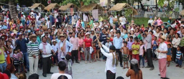 អ្នកជំនាញថា ពលរដ្ឋគួរដើរកម្សាន្តក្នុងស្រុកឱ្យ​ច្រើន និងកាត់បន្ថយទៅក្រៅប្រទេសក្នុងអំឡុងបុណ្យចូលឆ្នាំខ្មែរ - AMS Article Thumbnail