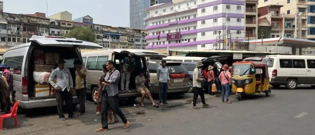 តម្លៃសេវា​រថយន្ត​ឈ្នួលឯកជន​ហក់ឡើងទៅតាម​តម្លៃប្រេង​ឥន្ធនៈចំពេលរដូវបុណ្យចូលឆ្នាំខ្មែរ - AMS Article Thumbnail