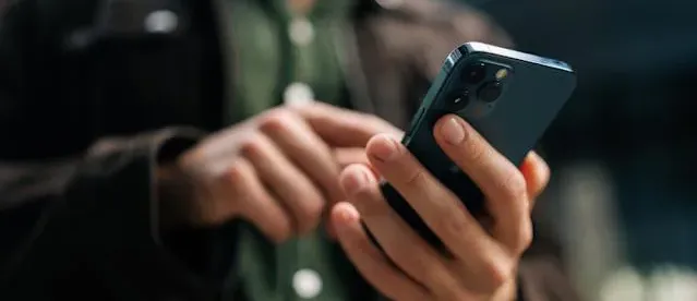 FBI ព្រមានពលរដ្ឋអាម៉េរិកក្នុងការប្រើប្រាស់កម្មវិធីទូរស័ព្ទរបស់បរទេសរួមទាំង CapCut និង Lemon8 - AMS Article Thumbnail