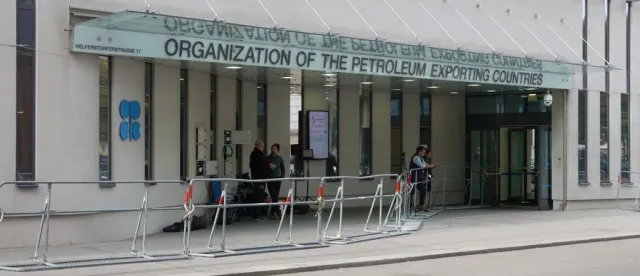សមាជិក OPEC+ ដាក់ចេញយុទ្ធសាស្ត្របង្កើនផលិតកម្មប្រេង ក្រោយអារ៉ាប់រួមប្រកាសចាកចេញពីប្លុក - AMS Article Thumbnail