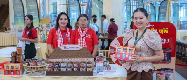 កូនខ្មែរ កែច្នៃម្ហូបប្រពៃណី នាំចេញទៅលក់ដល់ទីផ្សារ ៥ ប្រទេសក្នុងតំបន់អាស៊ី និងអឺរ៉ុប - AMS Article Thumbnail