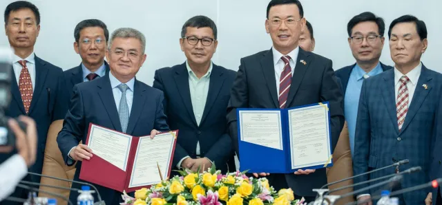 Thumbnail for កម្ពុជា-កូរ៉េ ពិភាក្សាគ្នារកដំណោះស្រាយរួម ដើម្បីពង្រីកទំហំពាណិជ្ជកម្ម ខណៈឆ្នាំ២០២៥ សម្រេច​បាន ៩២៣ លានដុល្លារអាម៉េរិក