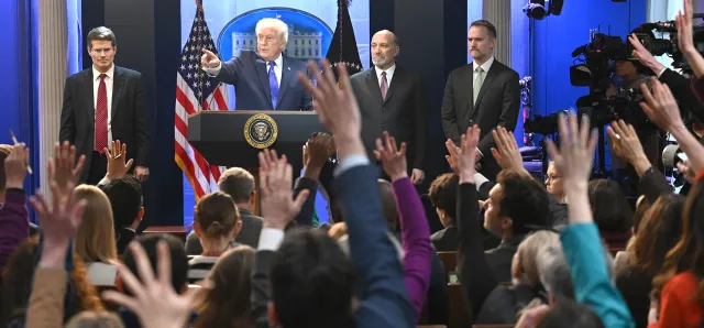 Thumbnail for ដៃគូពាណិជ្ជកម្មសំខាន់ៗនៅអាស៊ីកំពុងប្រឈមនឹងភាពមិនច្បាស់លាស់ពីអត្រាន្ធគយថ្មី ១៥% របស់អាម៉េរិក