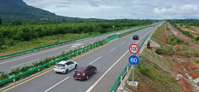 Thumbnail for វៀតណាម ស្នើគម្រោងតភ្ជាប់ផ្លូវល្បឿនលឿនពីក្រុងហូជីមិញ មកភ្នំពេញ