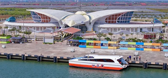 Thumbnail for ការដឹកជញ្ជូនអ្នកដំណើរពីកំពង់ផែទេសចរណ៍អន្តរជាតិកំពត ទៅកោះត្រល់ កំពុងរង់ចាំការសម្រេចពីវៀតណាម