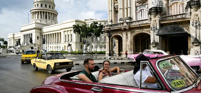 Thumbnail for គុយបា ប្រទេសដែលខ្លាំងលើវិស័យទេសចរណ៍ បានធ្លាក់ក្នុងវិបត្តិដ៏ធ្ងន់ធ្ងរមិនធ្លាប់មានដោយសារកង្វះខាតប្រេង