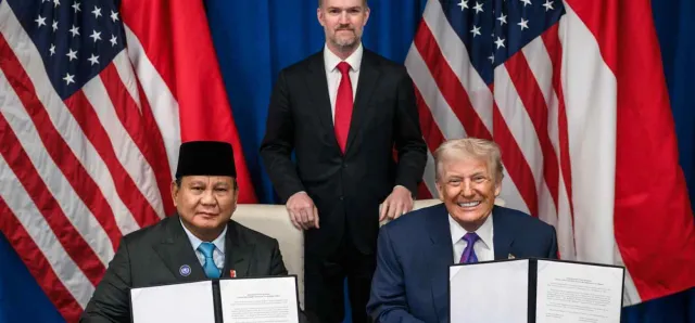 Thumbnail for អាម៉េរិក សម្រេចកិច្ចព្រមព្រៀងពាណិជ្ជកម្ម និងយល់ព្រមរក្សាពន្ធនាំចូលពីឥណ្ឌូនេស៊ីត្រឹម ១៩%