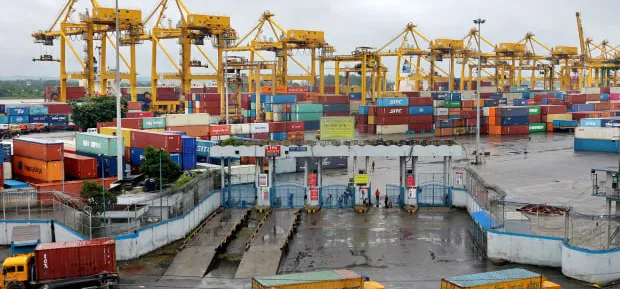 Thumbnail for អាម៉េរិក បន្ទាបពន្ធមកត្រឹម ១៩% លើការនាំចូលពីបង់ក្លាដេស និងមិនគិតពន្ធលើទំនិញវាយនភណ្ឌមួយចំនួន