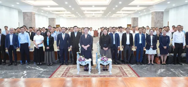 Thumbnail for ក្រសួងរៀបចំដែនដី សហការជាសមាគមធនាគារ និងហិរញ្ញវត្ថុ បើកវគ្គបណ្តុះបណ្តាល ស្តីពី ការប្រើប្រាស់សេវាសាធារណៈតាមប្រព័ន្ធឌីជីថល