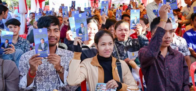 Thumbnail for រដ្ឋមន្ត្រីក្រសួងការងារ ៖ អ្នកមានការងារធ្វើក្នុងប្រទេសកើនឡើងដល់ប្រមាណ ១០,៧ លាននាក់