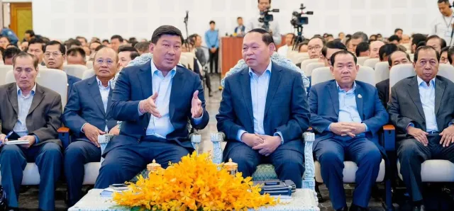 Thumbnail for ក្រសួងរៀបចំដែនដី សហការជាមួយក្រសួងអភិវឌ្ឍន៍ជនបទ ប្រែក្លាយភូមិឋានពលរដ្ឋទៅជាបុរីជនបទ និងកសាងខឿនសេដ្ឋកិច្ចជាតិ