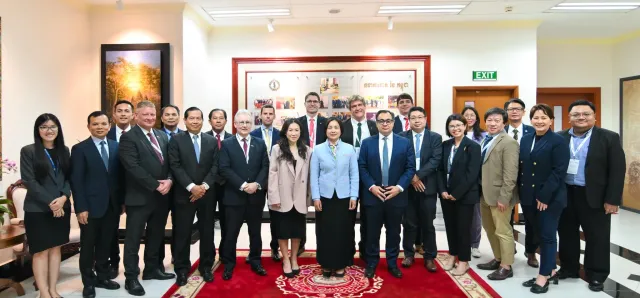 Thumbnail for NBC និង EU-ABC លើកកម្ពស់ទំនាក់ទំនងផ្នែកធុរកិច្ច និងវិនិយោគក្នុងវិស័យធនាគារ និងហិរញ្ញវត្ថុ