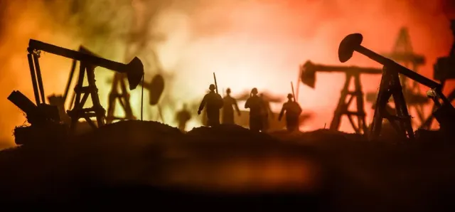 Thumbnail for ទីតាំងផលិតប្រេង និងឧស្ម័នមួយចំនួននៅមជ្ឈិមបូព៌ា ត្រូវរងការបំផ្លិចបំផ្លាញដោយសារសង្គ្រាម