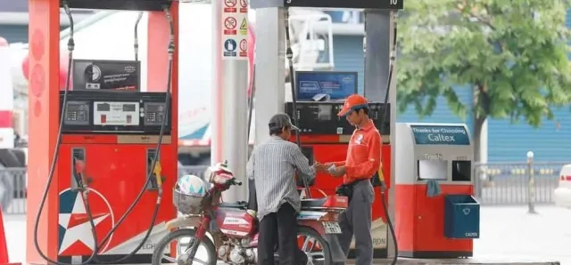 Thumbnail for កម្ពុជាបង្កើន​ការនាំចូលប្រេង​ពី​សិង្ហបុរី និងម៉ាឡេស៊ី ដើម្បី​ទប់ទល់វិបត្តិថាមពលក្នុងស្រុក