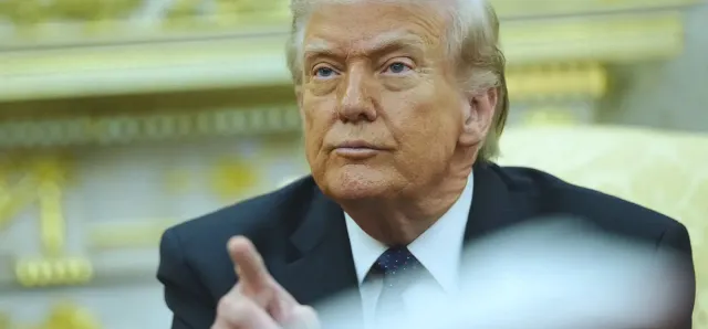 Thumbnail for ប្រធានាធិបតីអាម៉េរិក គំរាមផ្តាច់ពាណិជ្ជកម្មជាមួយអេស្ប៉ាញ បន្ទាប់ពីរារាំងមិនឲ្យប្រើមូលដ្ឋានយោធារបស់ខ្លួនវាយអ៊ីរ៉ង់