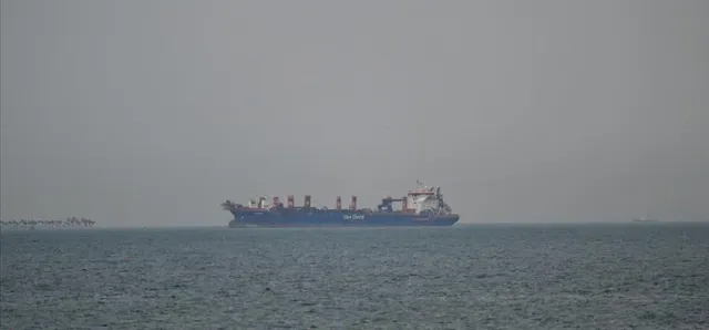 Thumbnail for កប៉ាល់កុងតឺន័រ ចិន ផ្ដើមដឹកទំនិញឆ្លងកាត់ច្រកសមុទ្រ ហ័រមូស ដោយគ្មានភ័យព្រួយ