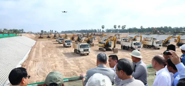 Thumbnail for គម្រោងព្រែកជីកហ្វូណនតេជោកំណាត់ទី ២ នឹងចាប់ផ្តើមសាងសង់ នៅថ្ងៃទី ១១ ខែមេសា ខាងមុខនេះ