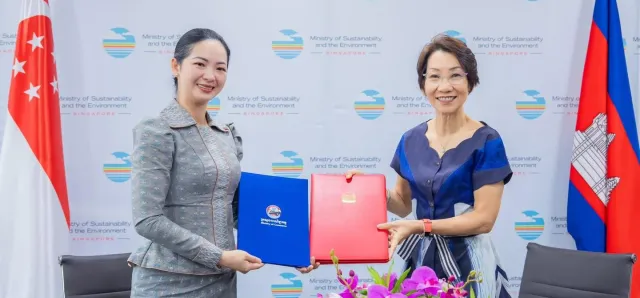 Thumbnail for កម្ពុជា - សិង្ហបុរី ចុះហត្ថលេខាលើកិច្ចព្រមព្រៀងរួមគ្នាជំរុញសន្តិសុខស្បៀង