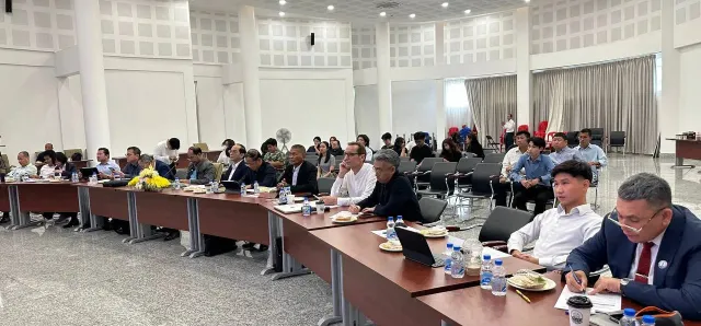 Thumbnail for គណៈកម្មាធិការគ្រប់គ្រងតំបន់ឆ្នេររៀបចំកិច្ចប្រជុំវាយតម្លៃស្នាដៃរចនាគម្រោងប្លង់វគ្គផ្តាច់ព័្រត្រ