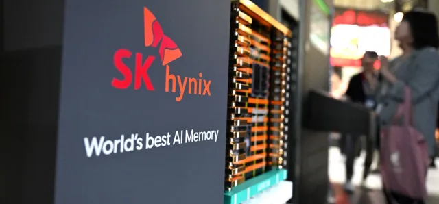 Thumbnail for SK Hynix ដណ្តើមតំណែង Samsung ក្លាយជាក្រុមហ៊ុនមានតម្លៃបំផុតនៅកូរ៉េខាងត្បូង